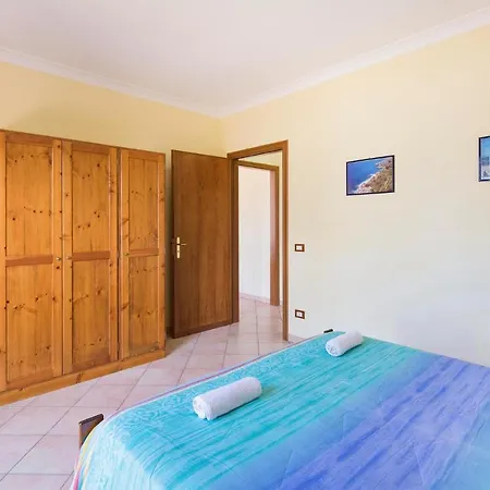 Sarah Holiday home *